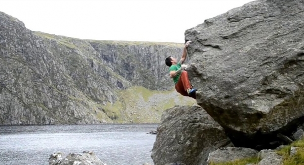 Video: Bouldering ve Walesu