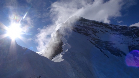 Everest stále nepouští