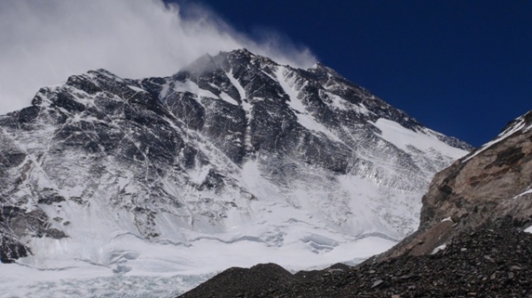 Everest stále nepouští